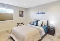 Quiet Oasis in Central Eureka with Wi-Fi, Tempur-Pedic Bed, Garage & EV Charger