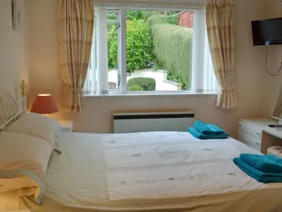 Beautiful, Well-Equipped Bungalow, Sleeps 5