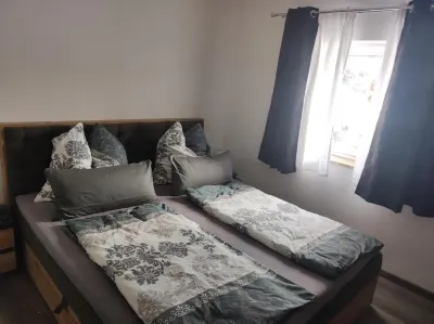 Großzügige Moderne Ferienwohnung am Alpakahof. Kinderfreundlich Hotels in der Nähe von Start Walderlebnispfad Fuchsmühl