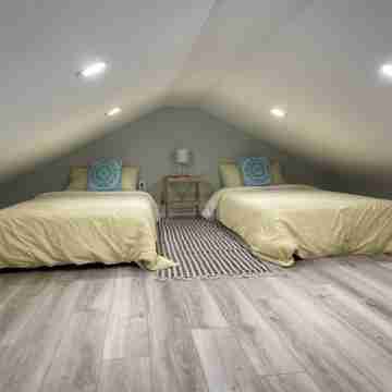 Roberts Creek Cottage. Close to village, beach, hiking and biking trails. Rooms