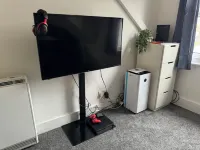 A Cozy City Hideaway – 5 Mins to Town & Station!