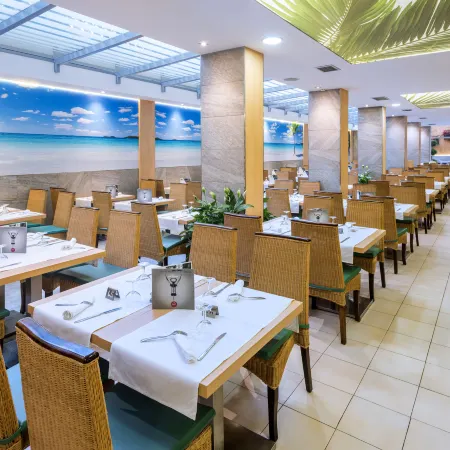 Hotel GHT Oasis Tossa & Spa