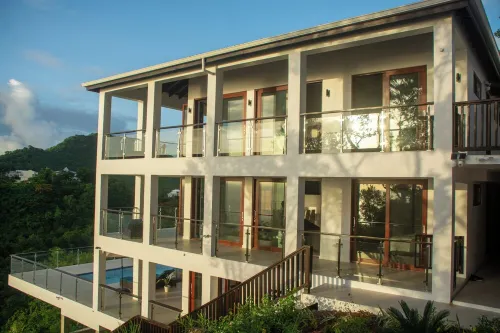 Dream Caribbean Sea Views in Marigot, Saint LuciaA wine lovers paradise Hotels in Soucis