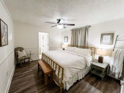 Get off-grid at lakefront Cabin at Sawmill Branch