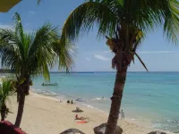 ENTRANCE TO MAMITAS BEACH - STEPS TO 5TH AVENUE