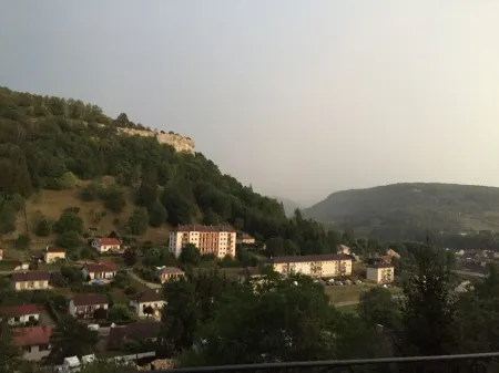 Under the castle Отели в г. Franche-Comte