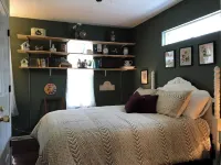 Cozy cabin in tranquil Oneonta with WiFi, AC
