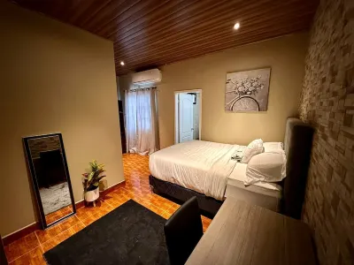 Cozy San Pedro Sula apartment with WiFi, AC, full kitchen, and comfy living room Hoteles en 