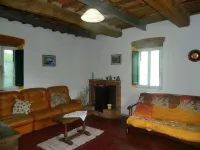 Tuscan-style farmhouse, surrounded by greenery, between Lucca, Pisa and Florence Hotels in Pescia