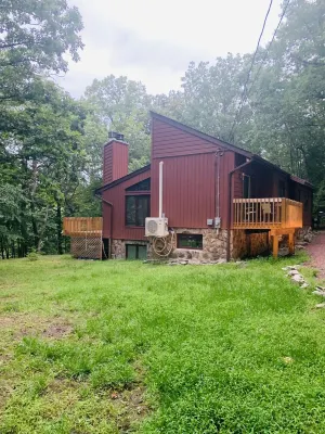 Getaway, house with a gorgeous view...Hot Tub Hotels near Pocono Mountain Villas by Exploria Resorts