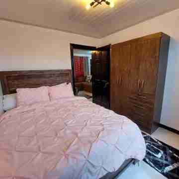 Cozy 2-bedroom apartment in central location with WiFi, AC Rooms