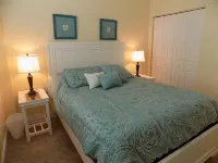 Beautiful 2 bedroom Condo in Harbor Towers @ Burnt Store Marina