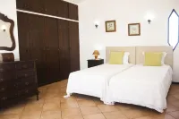 Detached villa with private pool 1.5 km from Vilamoura marina