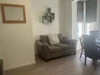 Homely & Comfy 2Br Nr High Street & Beach by Everhome Ltd