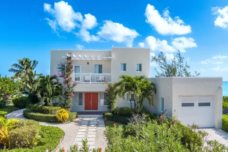 Saffron House Oceanfront and Direct Beachfront 3 BR 2.5 Bath Home