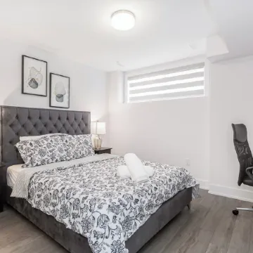 Cozy Getaway in Uptown Waterloo