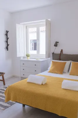 Living Coimbra Corpo de Deus - Three-Bedroom Apartment Các khách sạn ở 