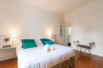 Proche Place Darcy, Adorable Deux Pièces au Calme, Avec Terrasse et vue Jardin