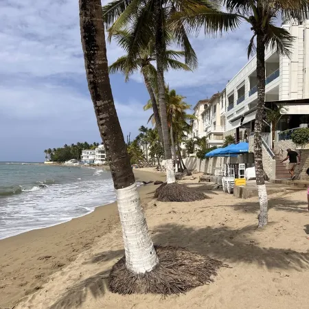Caribbean style villa directly on the beach
