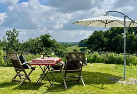 Beautiful eco lodge with stunning rural views Отели рядом с достопримечательностью «Шефтсбери Абби, Музеум энд Гарден Траст»