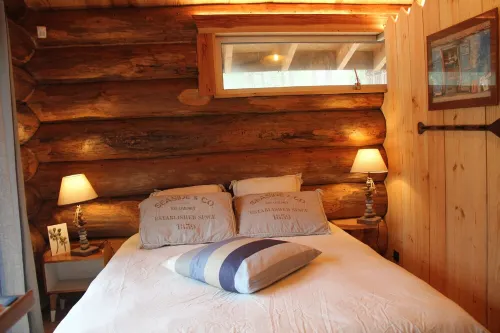 Authentic log in the heart of the pine forest for 10 people