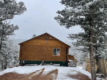 Mountain Sunrise Cabin with breathe taking views.