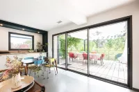 La Coursive: beautiful luxury home with swimming pool