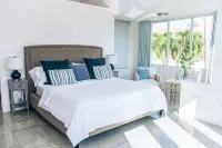 Newly Remodeled Oceanfront Villa - 6BR, Infinity Pool & Spectacular Views