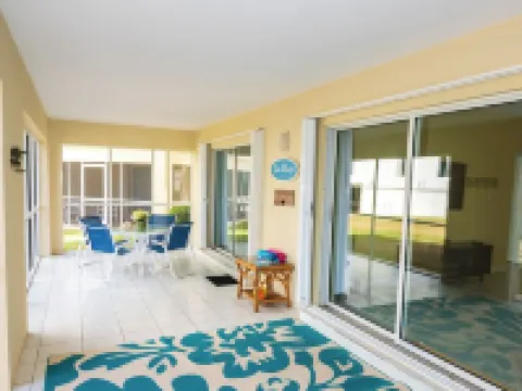 2023 Renovated The Retreat 17 Oceanview ground floor condo steps to ocean/beach Hoteles en Rum Point