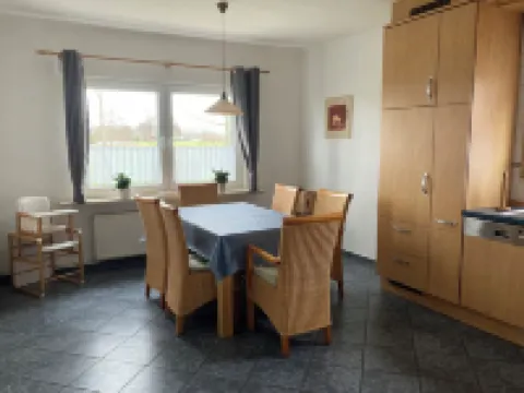 Spacious vacation home for up to 8 people very close to the North Sea coast