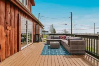 Lake Michigan views! Complimentary housekeeping with monthly stays Mar-Apr.