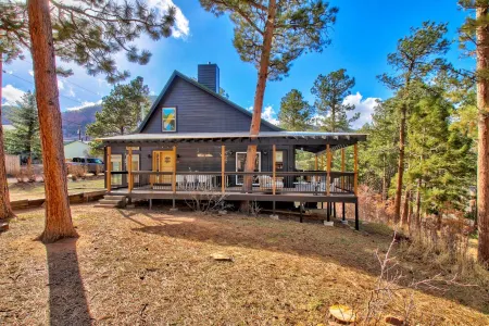 Beautiful Forest Getaway At Historic Pinecrest! Отели в г. Палмер Лейк