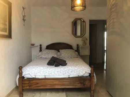 Comfortable apartment with courtyard close to the center and beach.