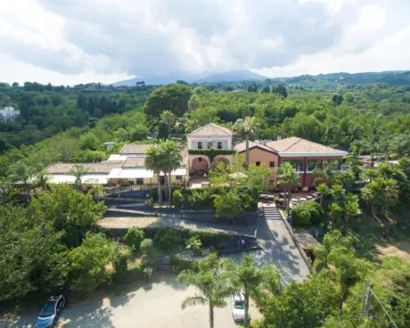 イル チレージオ デッレトナ ジャッレのホテル