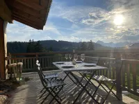 MAGNIFICENT 10-person chalet, 200ml from a lift. WIFI, Jacuzzi and Sauna Hotels in Notre-Dame-de-Bellecombe