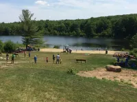 Available. follow us @PoconoHome 卡溫頓住宿飯店