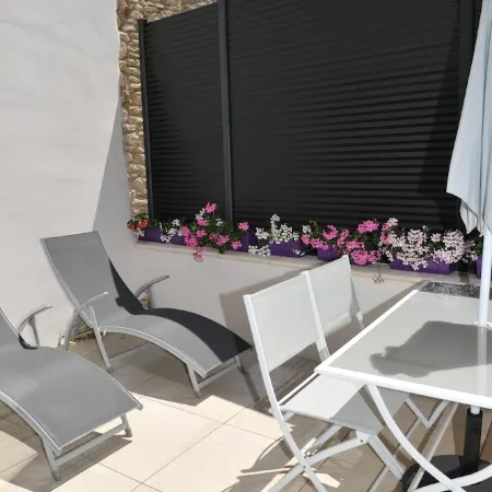 Charming furnished with jacuzzi