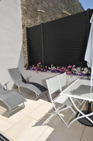 Charming furnished with jacuzzi Отели в г. Сожон