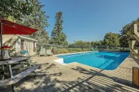 Farmhouse with pool - プール