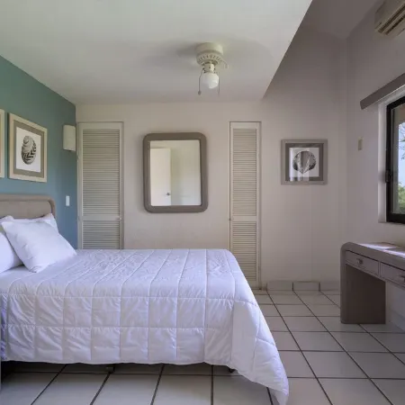 Beautiful 2 BR condo, pool, tenis court on Palma Real golf course