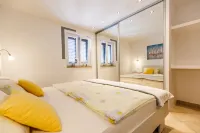 Apartment Castel with sea view for 4 persons in Porec, top location, close to the sea Hotels in Brulo