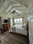 Affordable Solar powered 2-Bedroom Haven with Washer/Dryer, near Red Hook! Các khách sạn ở 