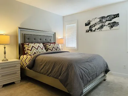 The Sophie's @ Sask (3BR/2.5BA) Отели рядом с достопримечательностью «Университет Саскачевана»