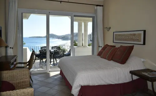 Oceanfront condo with unobstructed views of Costa Azul beach!