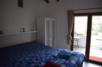 Cozy cottage with 2 terraces Hotels in Alfeizerão