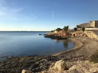 COZY APARTMENT WITH BALCONY WITH SEA VIEWS, 50M FROM THE BEACH + WIFI