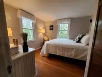 Blue Ridge Mountain Cottage~1 minute from Parkway! Hôtels à proximité de : Christmas Tree Hill Garden Center