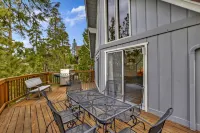 This light and bright cabin will capture your heart and relax your mind!