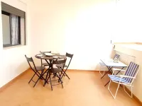 Beautiful Studio with King bed and Free parking
