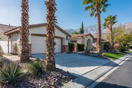 Dramatic Mountain Views with Ultimate Privacy!